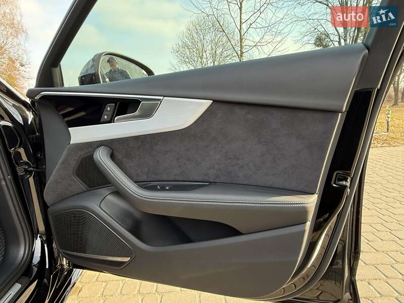 Седан Audi A4 2022 в Львове