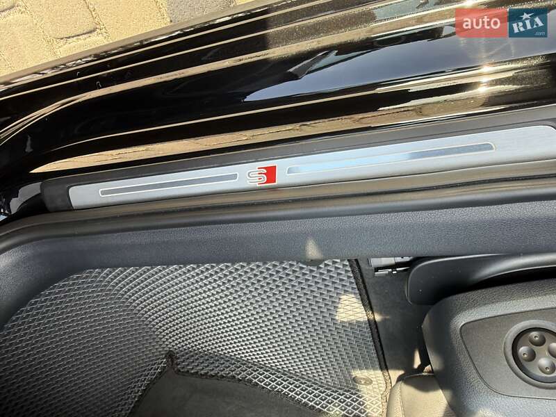 Седан Audi A4 2022 в Львове
