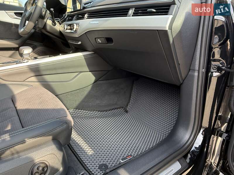 Седан Audi A4 2022 в Львове