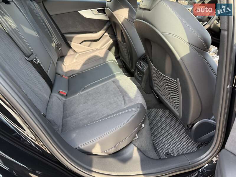 Седан Audi A4 2022 в Львове