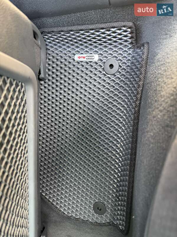Седан Audi A4 2022 в Львове