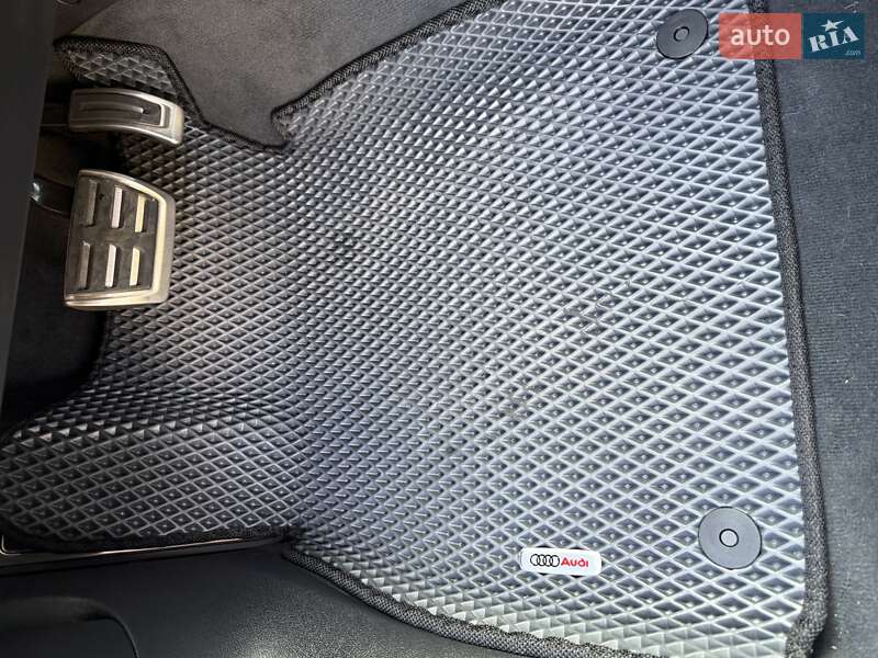 Седан Audi A4 2022 в Львове