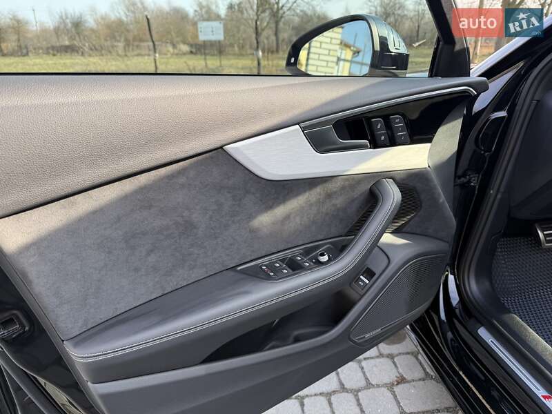 Седан Audi A4 2022 в Львове