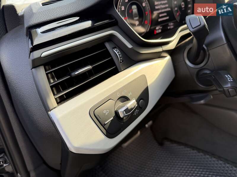 Седан Audi A4 2022 в Львове