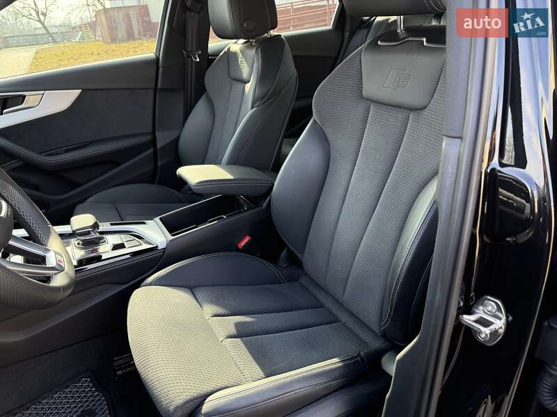 Седан Audi A4 2022 в Львове