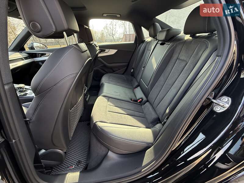 Седан Audi A4 2022 в Львове