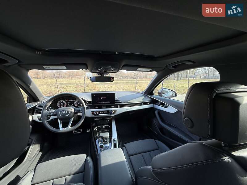 Седан Audi A4 2022 в Львове