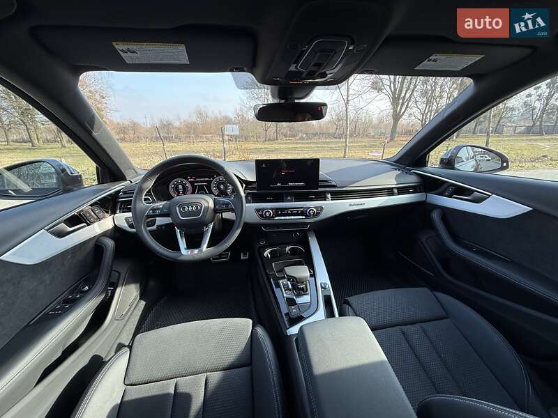 Седан Audi A4 2022 в Львове