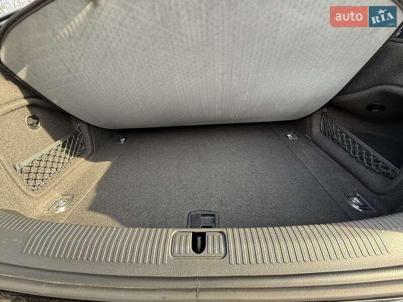 Седан Audi A4 2022 в Львове
