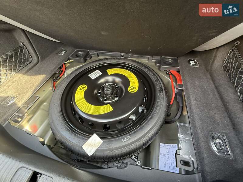 Седан Audi A4 2022 в Львове