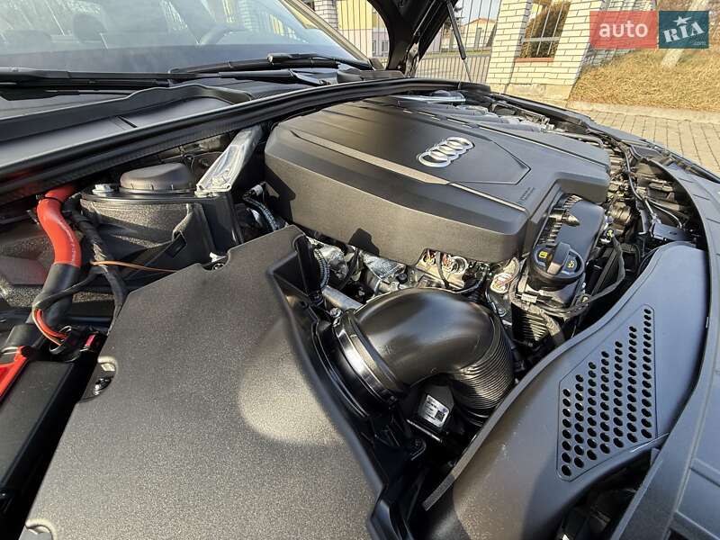 Седан Audi A4 2022 в Львове