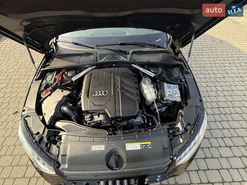 Седан Audi A4 2022 в Львове