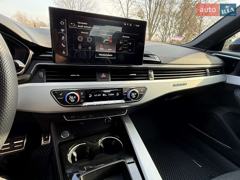 Седан Audi A4 2022 в Львове