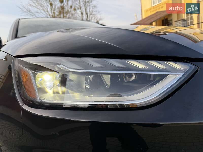 Седан Audi A4 2022 в Львове