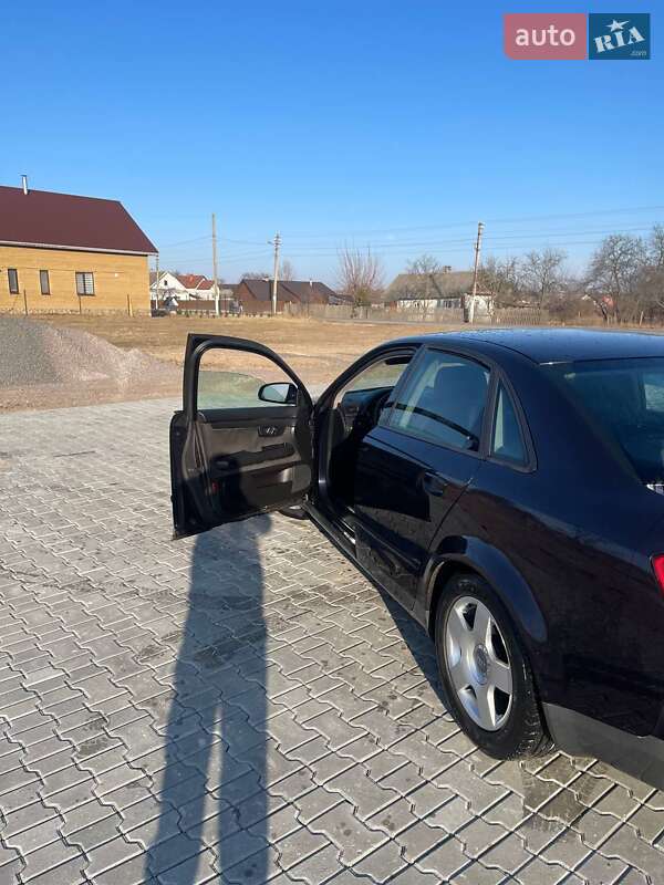 Седан Audi A4 2001 в 