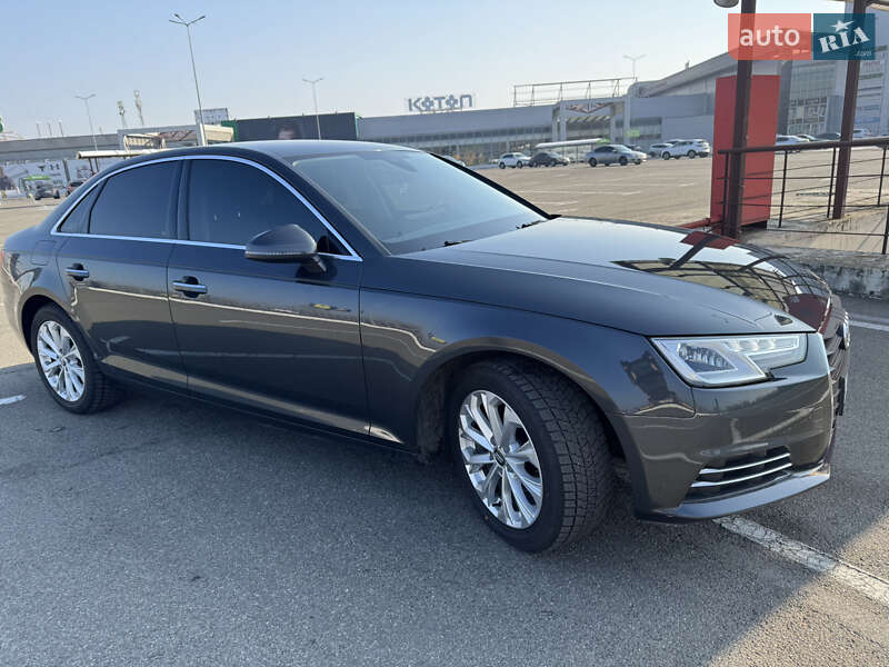 Седан Audi A4 2016 в 