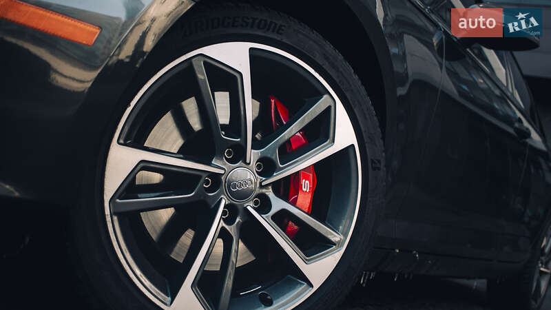 Седан Audi A4 2019 в Киеве