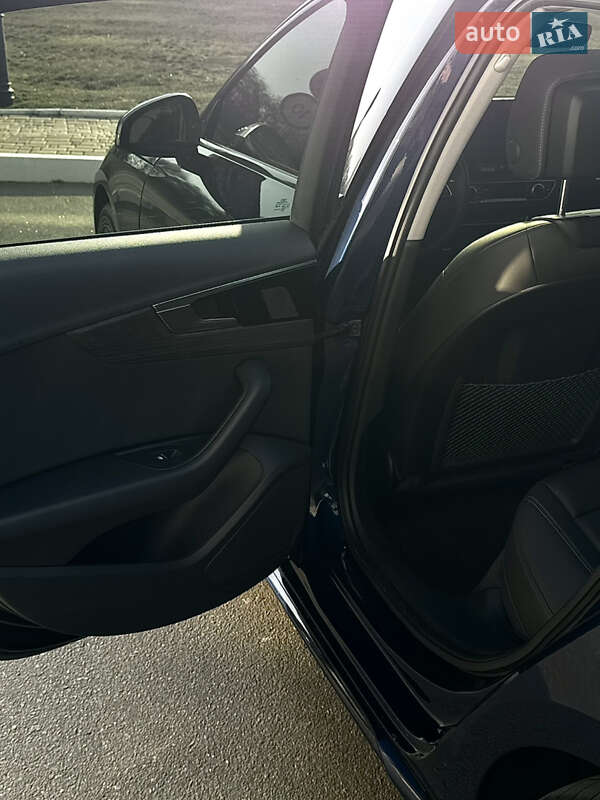 Седан Audi A4 2020 в Одессе