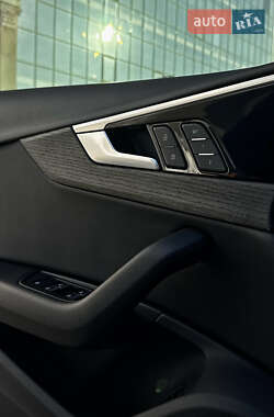 Седан Audi A4 2020 в 