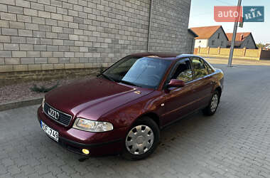 Седан Audi A4 2001 в Костополе