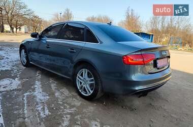 Седан Audi A4 2015 в Покровському