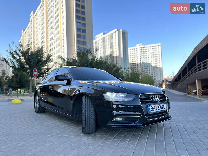 Седан Audi A4 2012 в 