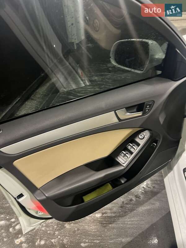 Седан Audi A4 2013 в Києві