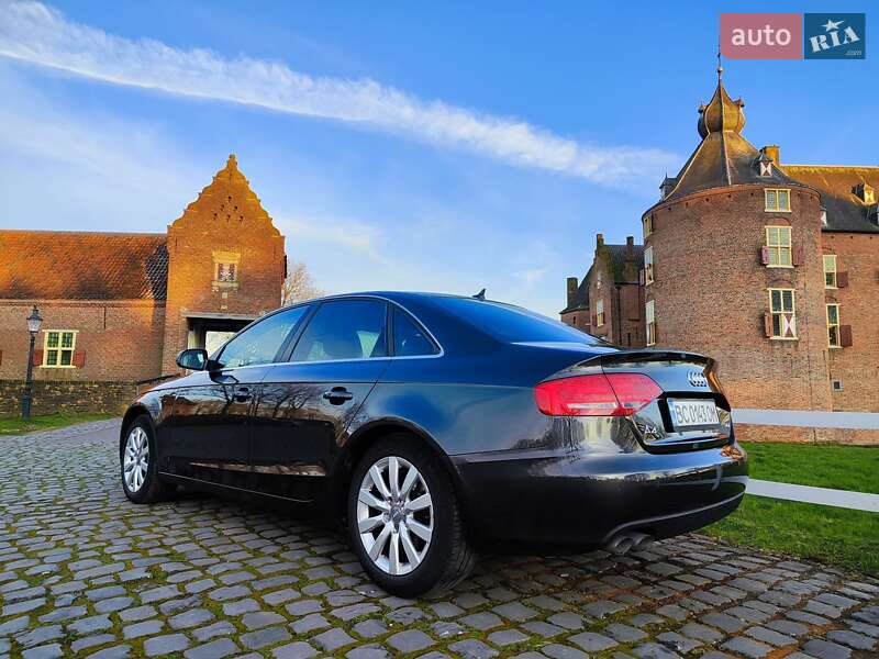 Седан Audi A4 2010 в Львові