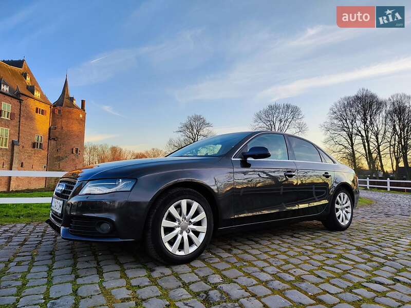 Седан Audi A4 2010 в Львові