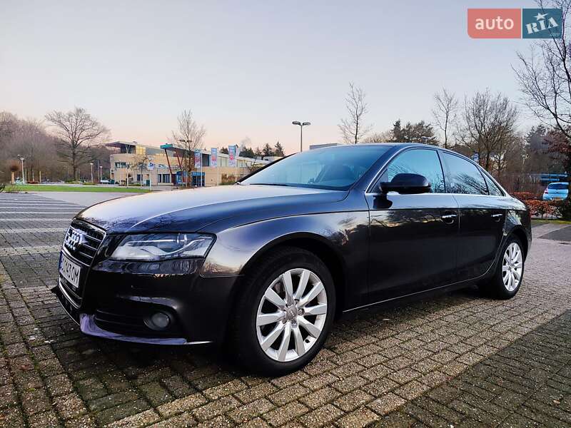 Седан Audi A4 2010 в Львові