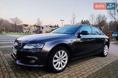 Седан Audi A4 2010 в Львове