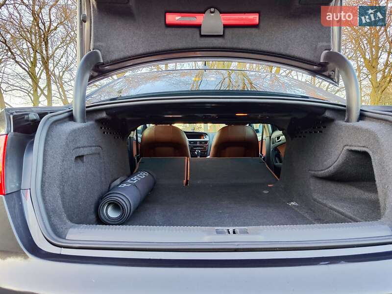 Седан Audi A4 2010 в Львові
