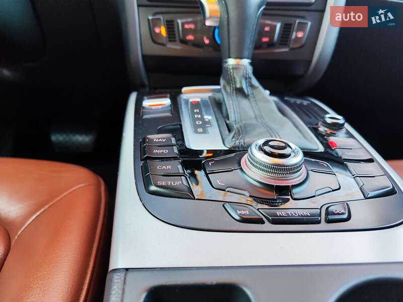 Седан Audi A4 2010 в Львові