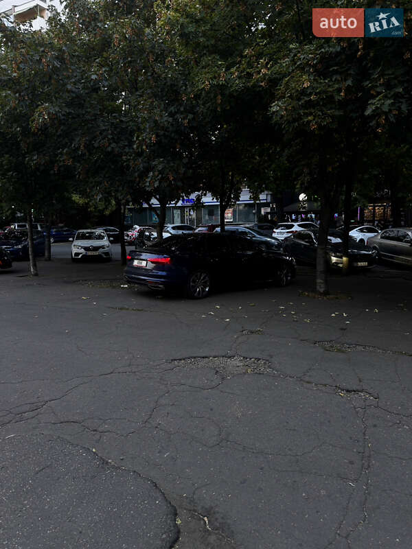 Седан Audi A4 2021 в Черкассах