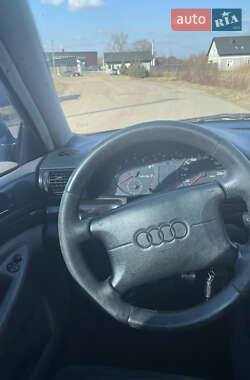 Седан Audi A4 1995 в 