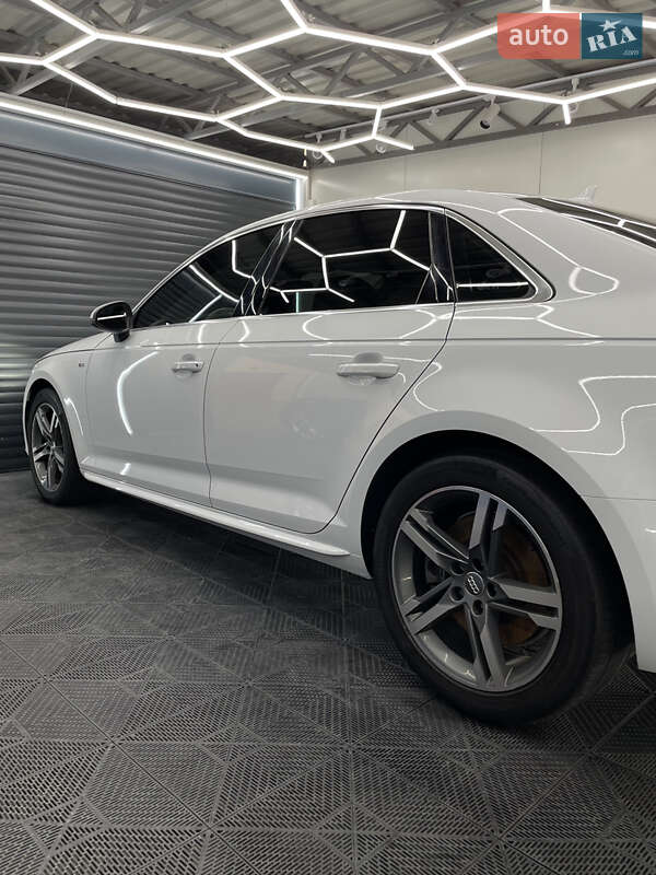 Седан Audi A4 2017 в Ужгороде