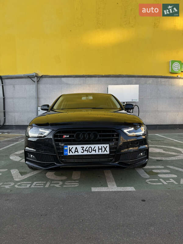 Седан Audi A4 2015 в 