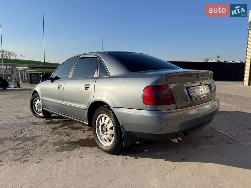 Седан Audi A4 1996 в Ходорове