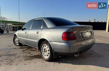Седан Audi A4 1996 в 