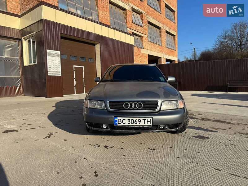 Седан Audi A4 1996 в Ходорове
