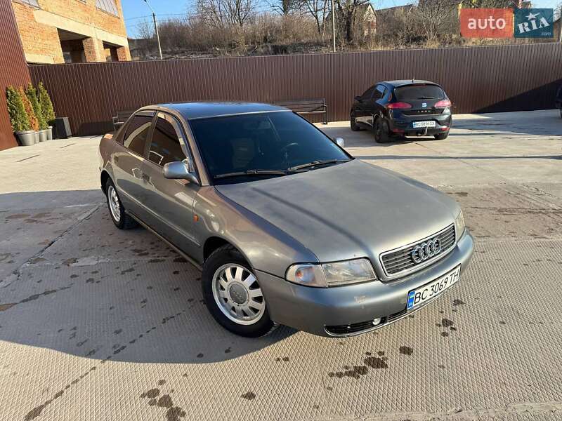 Седан Audi A4 1996 в Ходорове