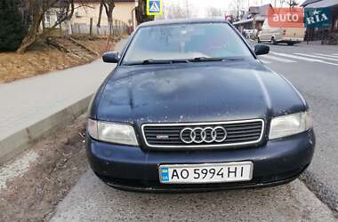 Седан Audi A4 1995 в Рахове