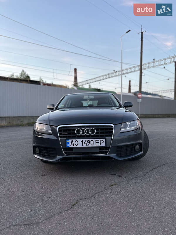 Седан Audi A4 2011 в Сваляве