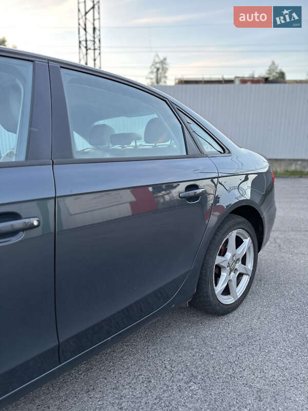 Седан Audi A4 2011 в Сваляве