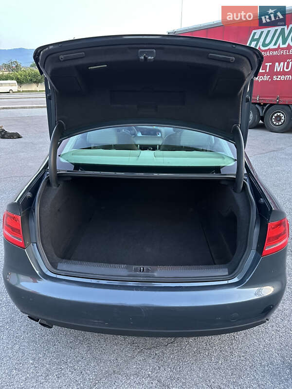 Седан Audi A4 2011 в Сваляве
