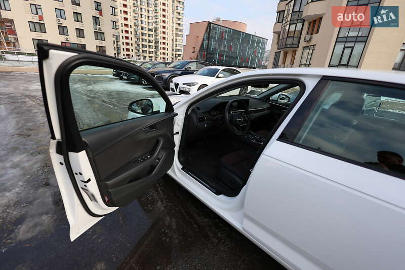 Седан Audi A4 2017 в Киеве