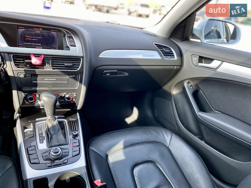 Седан Audi A4 2011 в Львове