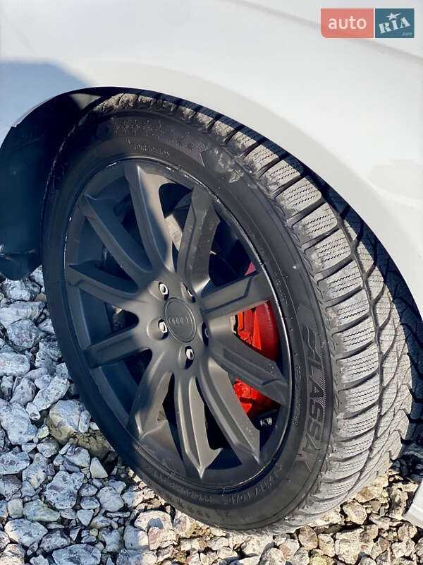Седан Audi A4 2011 в Львове