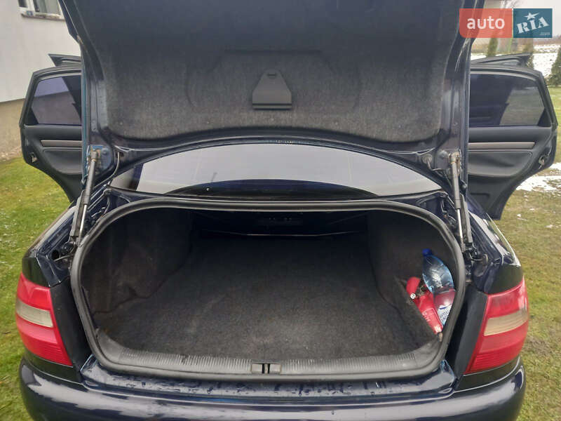 Седан Audi A4 1997 в Самборе