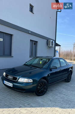 Седан Audi A4 1995 в Ужгороде